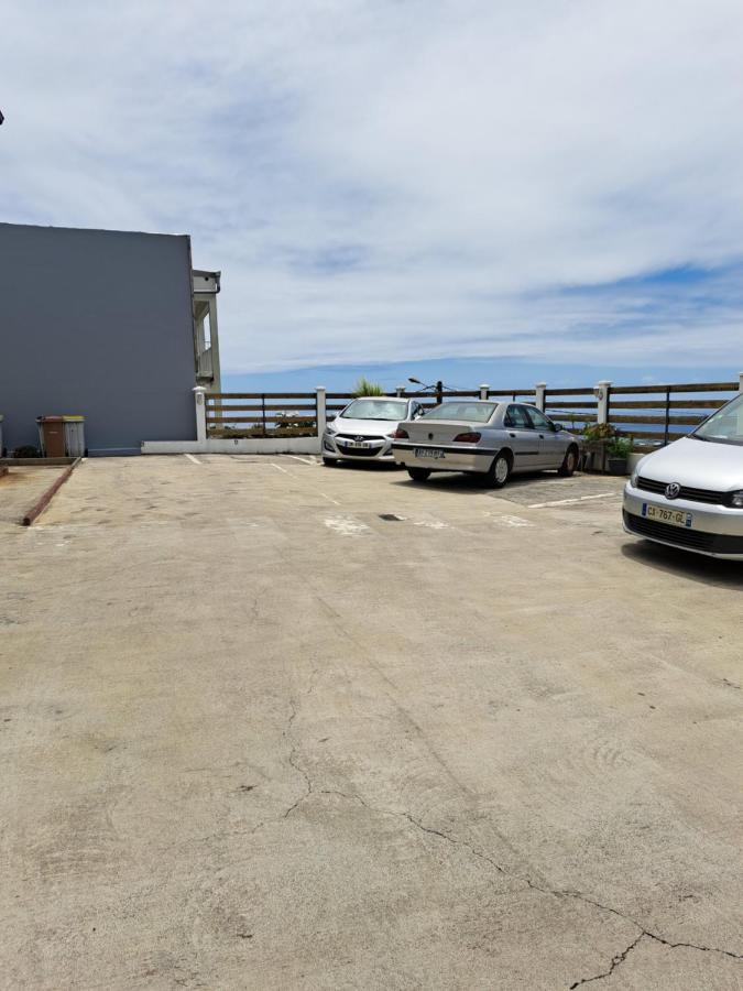 Апартаменты Appart A La Res Andy Accueillant 1 A 5 Pers Arrive Autonome , 2 Places De Parking Dans La Cour Devant La Maison Сен-Дени Экстерьер фото