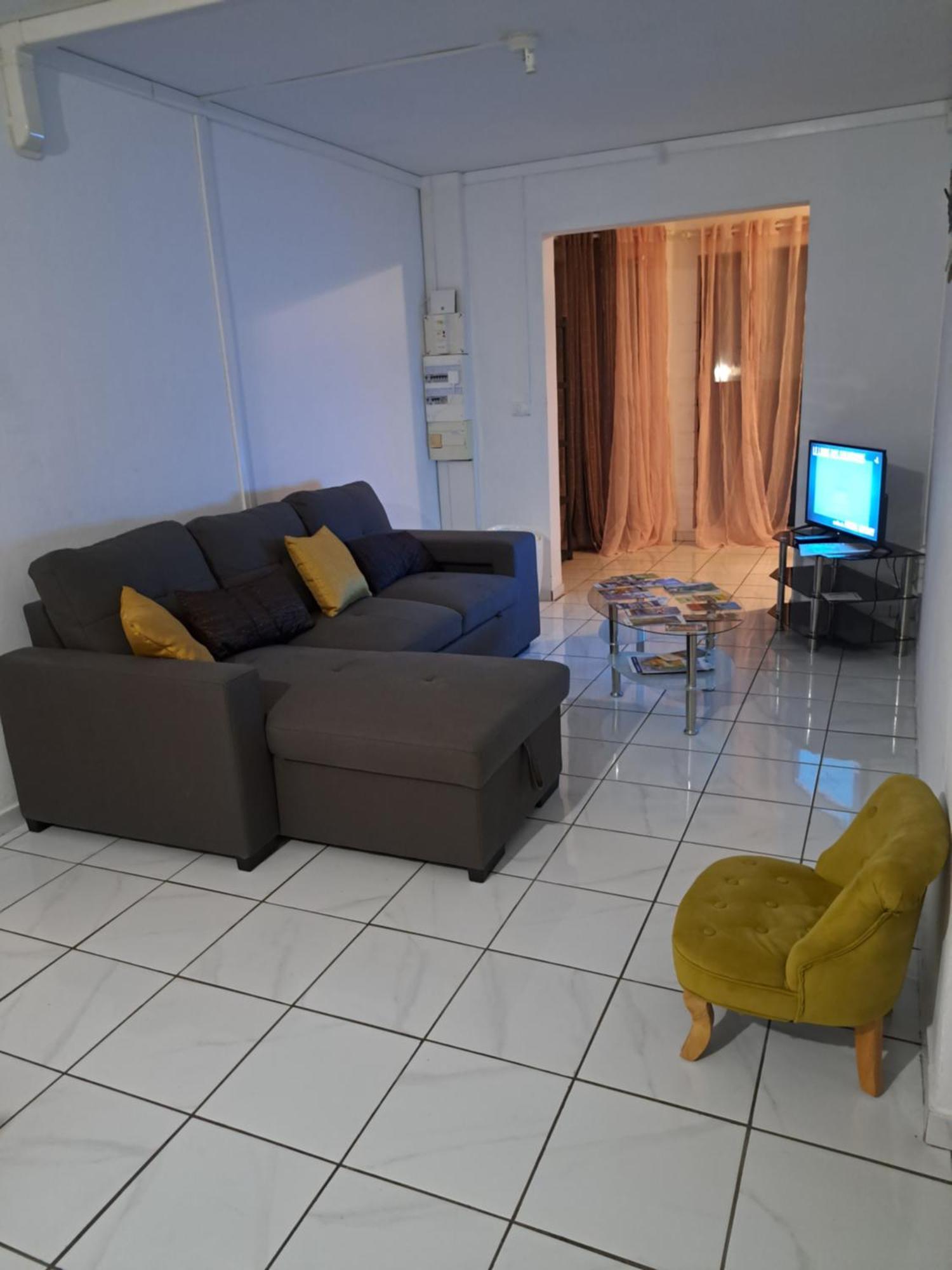 Апартаменты Appart A La Res Andy Accueillant 1 A 5 Pers Arrive Autonome , 2 Places De Parking Dans La Cour Devant La Maison Сен-Дени Экстерьер фото